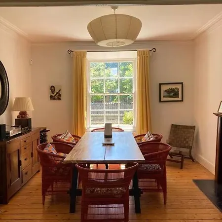 Family In The Heart Of Szálloda *