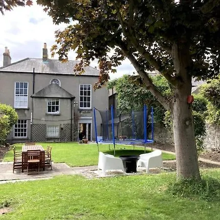 Family In The Heart Of Szálloda *