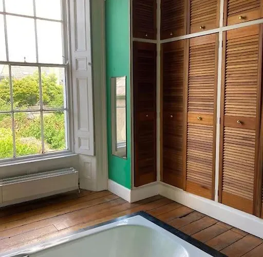 Family In The Heart Of Hotel *